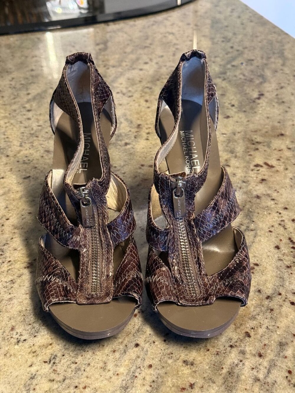 MICHAEL KORS BERKLEY T STRAP BROWN/GRAY SNAKESKIN ZIP HEELS SIZE 6.5
